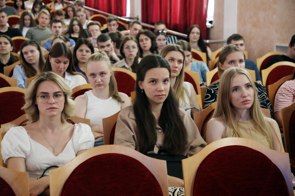 В ВолгГМУ состоялась актовая лекция «Искусство быть выпускником»