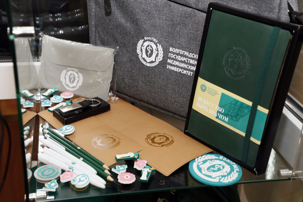 Физкультурно-оздоровительный комплекс ВолгГМУ предлагает посетителям новую коллекцию брендированной продукции с символикой университета