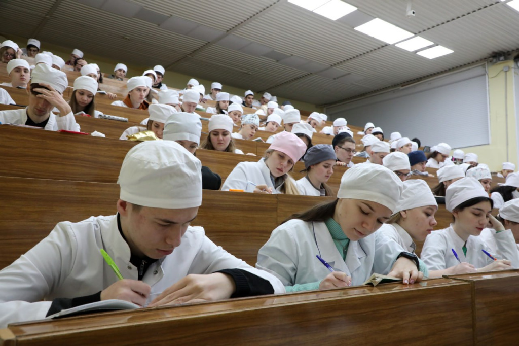 Первокурсники ВолгГМУ удостоены именной стипендии Волгоградской области на 2024-2025 учебный год