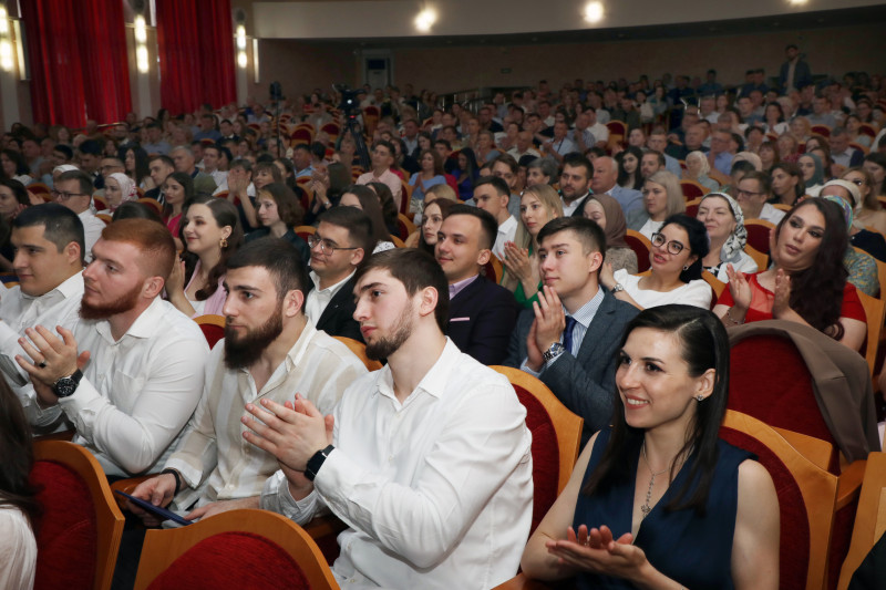 Ряды волгоградских медиков пополнят более тысячи молодых специалистов
