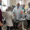 Заведующий кафедрой, профессор, д.м.н. Дмитриенко С.В. проводит консультации пациентов с клиническими ординаторами.
