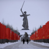 Мамаев курган. Оригинал: http://supercoolpics.com/wp-content/uploads/2013/02/supercoolpics_09_04022013092142.jpg