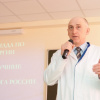Александр Воробьев приветствует участников олимпиады по хирургии