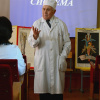 Анатолий Коневский читает студентам лекцию о лимфатической системе