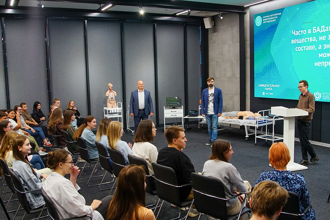   В Волгоградском государственном медицинском университете Минздрава России завершилась реализация проекта «Открытый цикл научно-популярных интерактивных онлайн-видеоподкастов про медицину "ЗаМЕДчательная наука"».