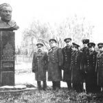 У памятника бригврачу А.А. Васильеву в рабочем поселке Иловля