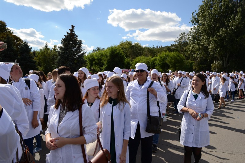 Медуниверситет волгограда. Медакадемия Волгоград. Мед вуз Волгоград. Студенты мединститута Волгоград. Волгоградский медицинский университет факультеты.